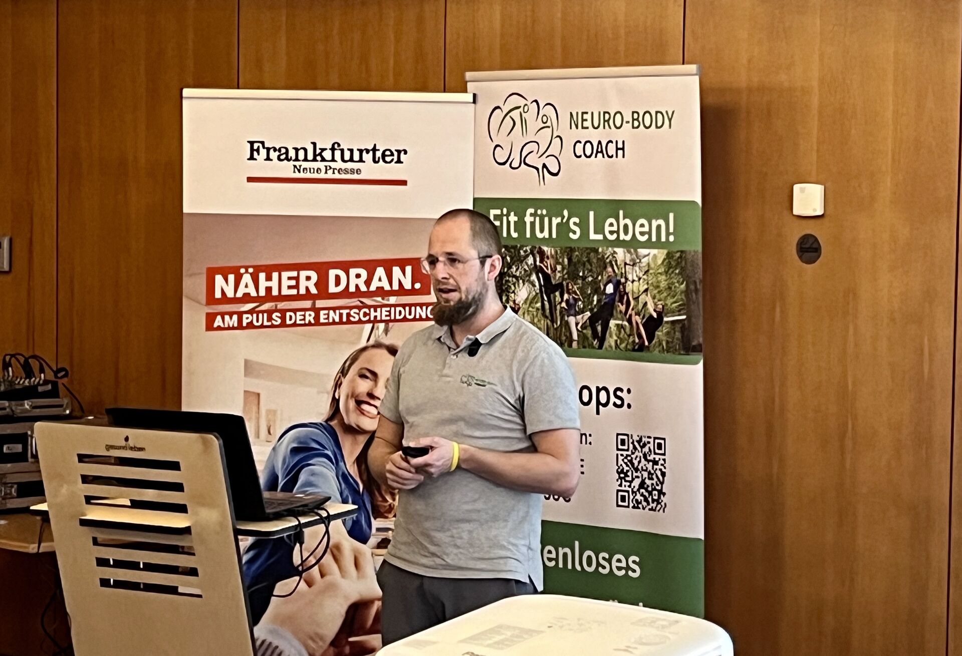 Fabian von Puttkamer hält einen Vortrag auf der Gesund Leben Messe Frankfurt